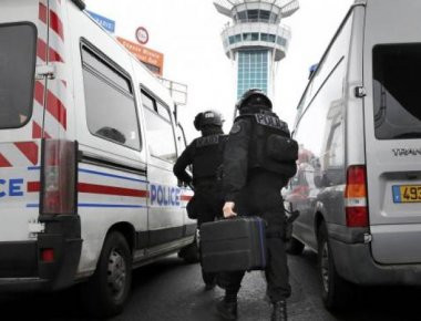 Γαλλία: Κατηγορίες για συνέργεια στην επίθεση στο αεροδρόμιο του Ορλί